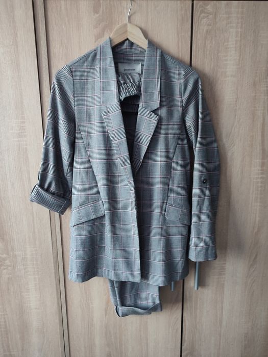 Garnitur damski Stradivarius 36 S spodnie marynarka cygaretki żakiet