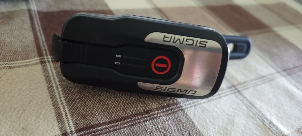 Mocna lampka przednia Sigma Aura 80 ładowanie USB