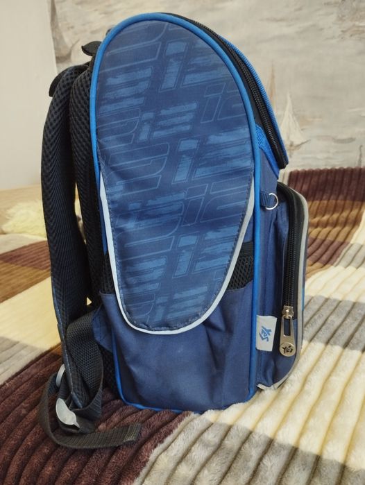 Продам портфель 1-3й клас