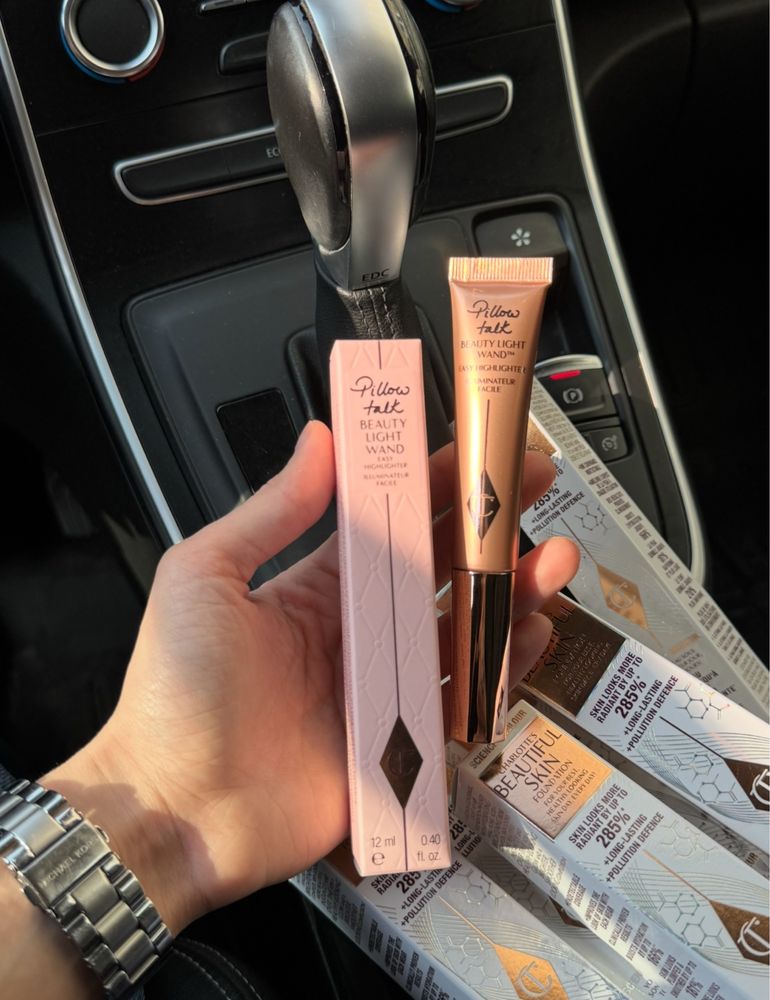Charlotte Tilbury хайлайтер-румʼяна у відтінку spotlight