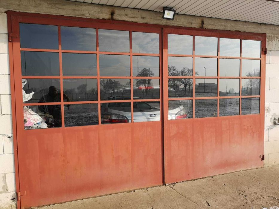 Wrota garażowe dwuskrzydłowe