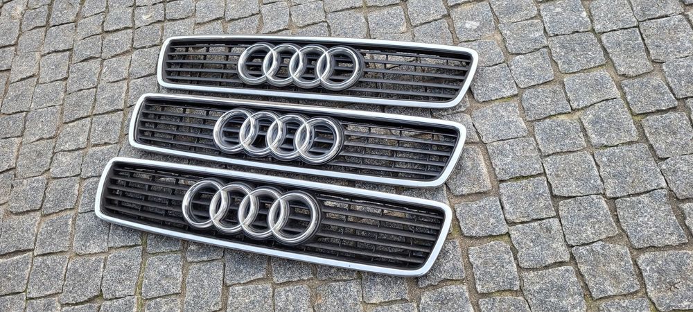 AUDI A4 B5 (8D)- Grelhas Capô ORIGINAIS em Excelente Estado