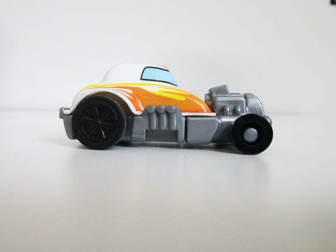 Kinder Niespodzianka Autko Hot Rod z napędem