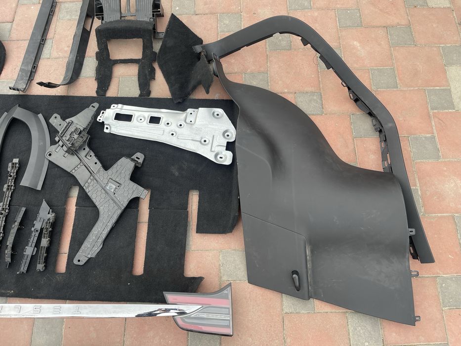 Салон Tesla X 5 місна. Підлога, салон,карти, молдинг в ляду