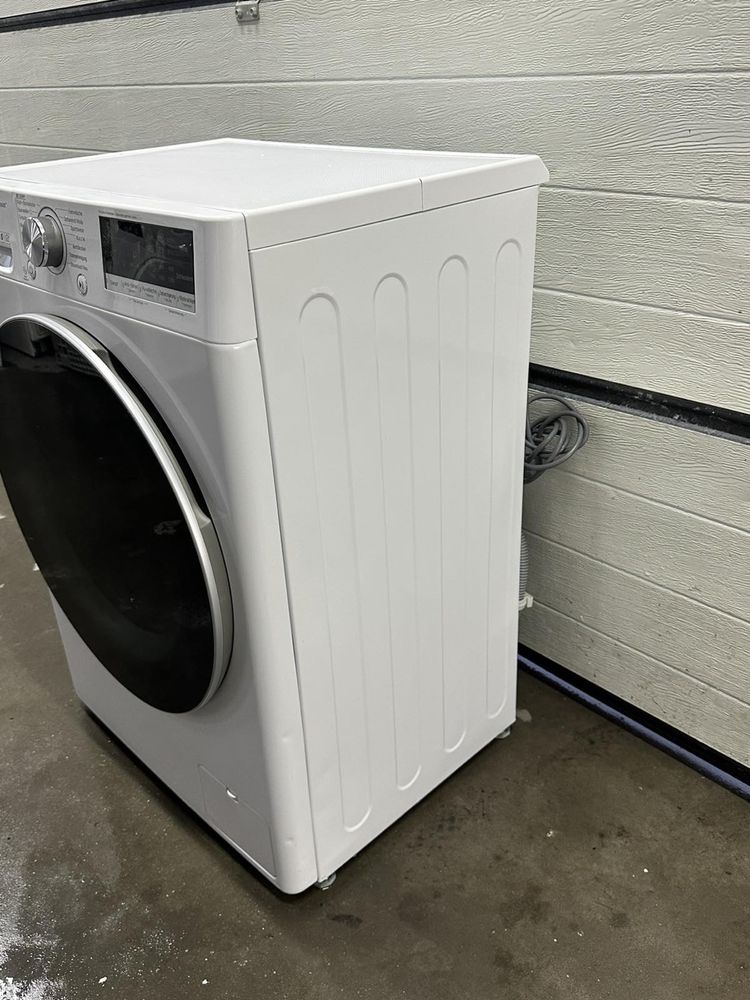 Вузька пральна машина LG  8,5Kg/TwimQ/Wifi/Steam/