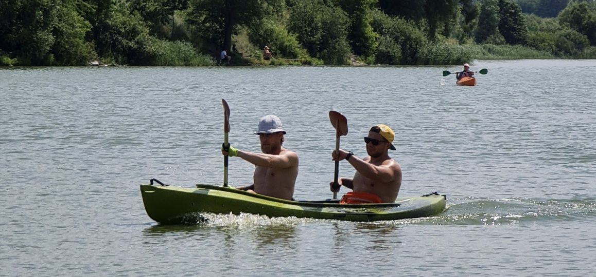 Каяк, байдарка двомісна.