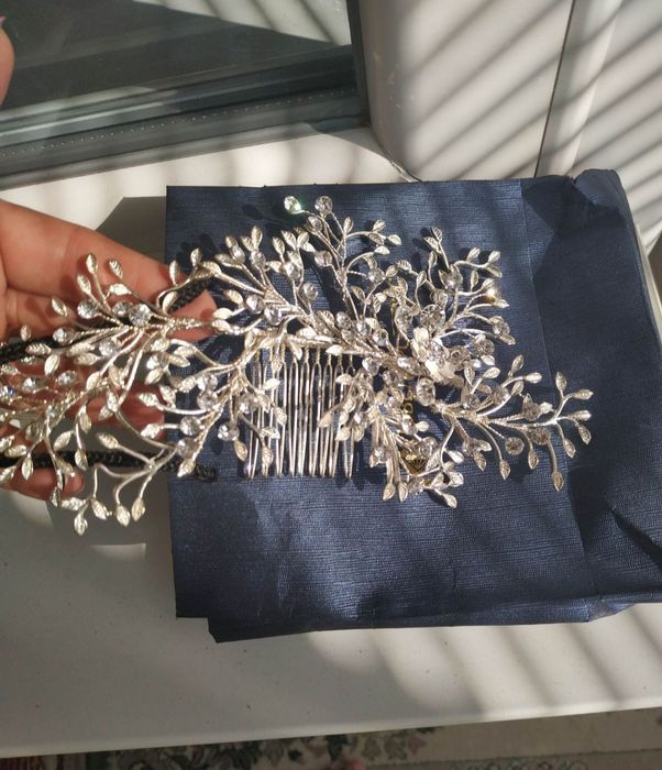 Нарядная деодема на гребне.