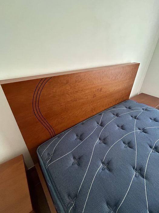 Mobília de Quarto em Madeira Cerejeira
