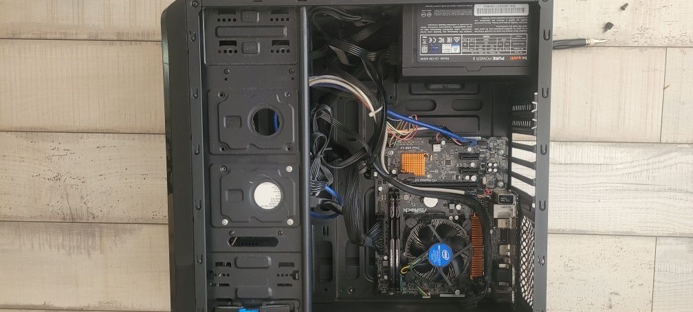 Komputer PC Intel Core i3 6100