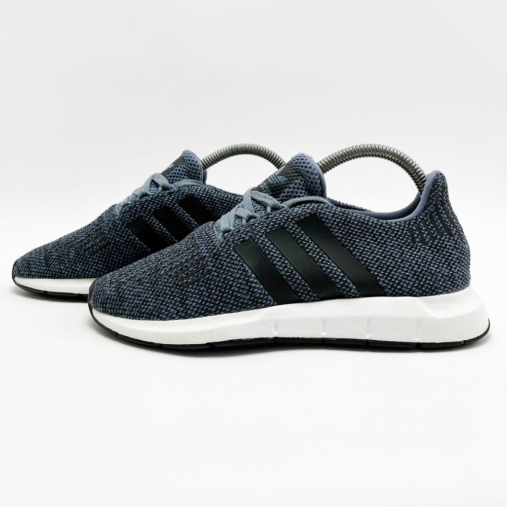 Кросівки Adidas Shift Run (Розмір 36.5) 23 см