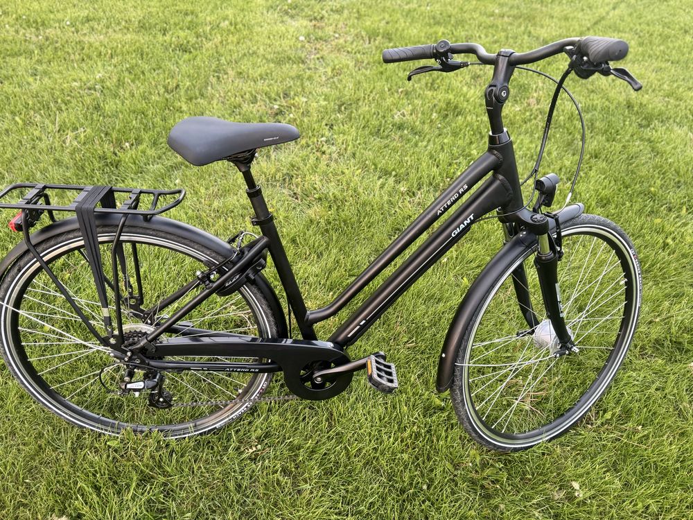 Rower trekkingowy Giant Attend RS 3 LDS Black/Grey