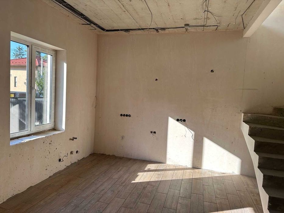 Дуплекс з ремонтом в центрі Ворзеля! Оформлення мінімальне!