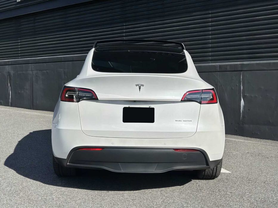 Tesla Model Y      2021