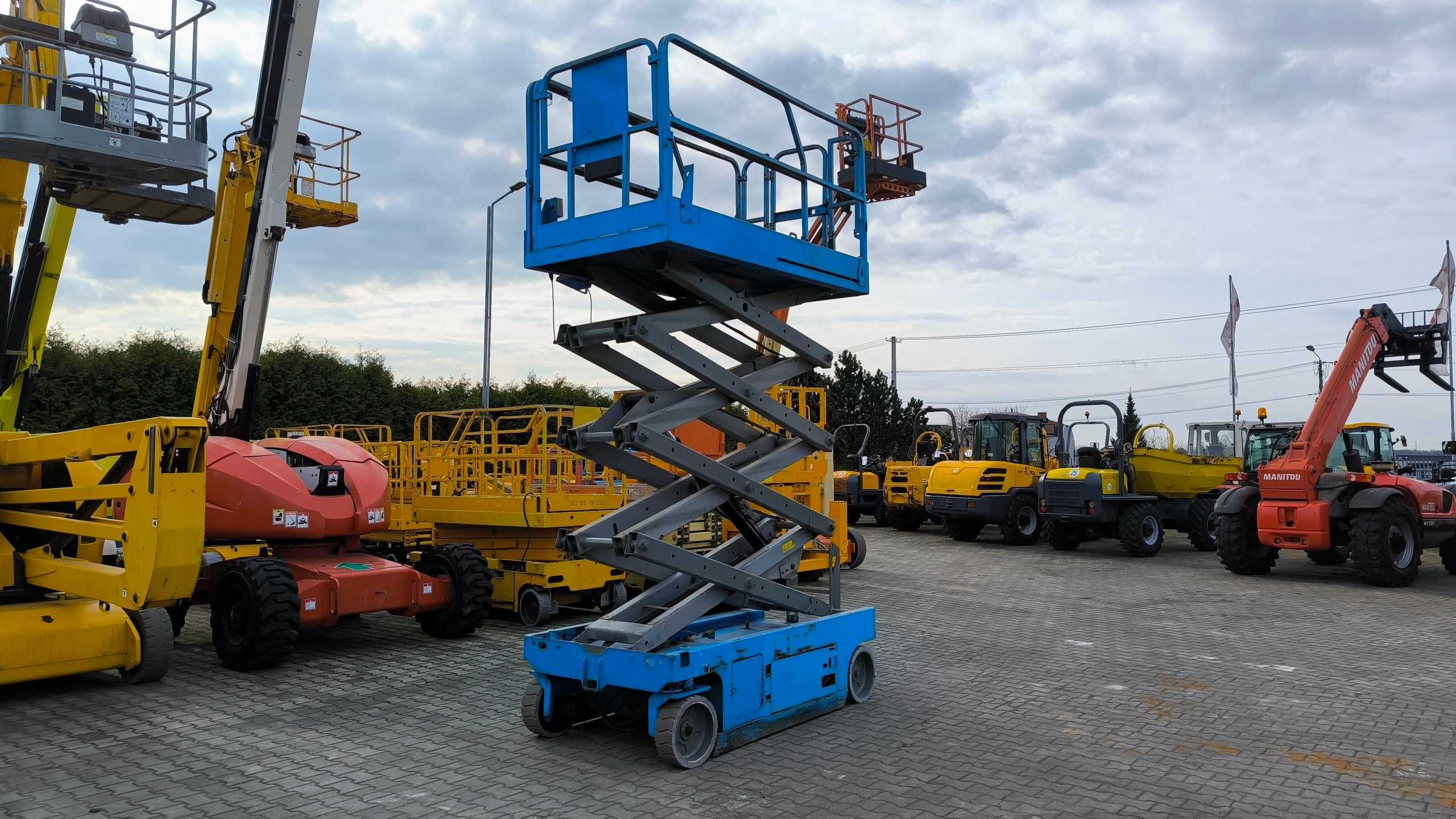 Podnośnik nożycowy GENIE GS 2646 rok 2008 cena netto 16900 zł