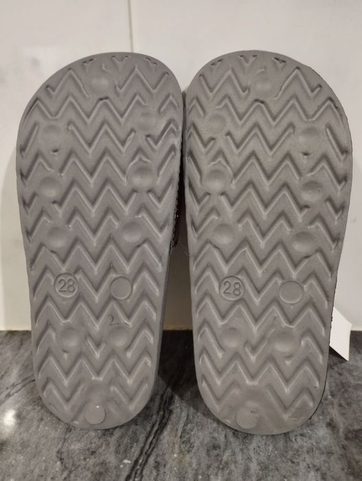 Chinelos cinza Novos da Unit Shoes