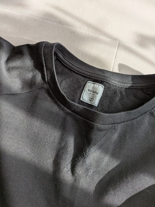 Czarna bluza bez kaptura