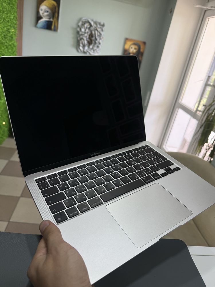 MacBook Air (M1, 2021) Silver, 256gb как новый