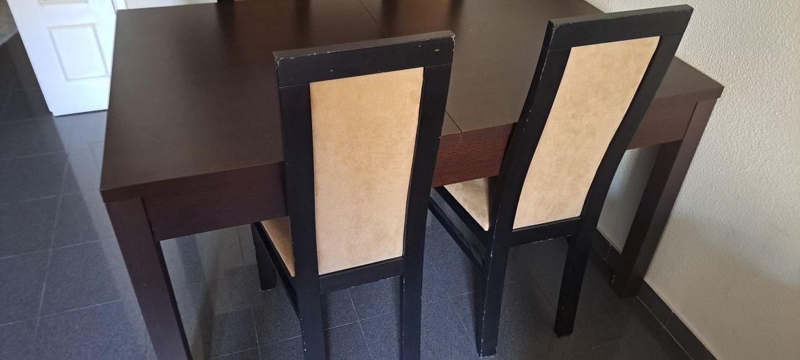 Vendo Mesa com 5 cadeiras