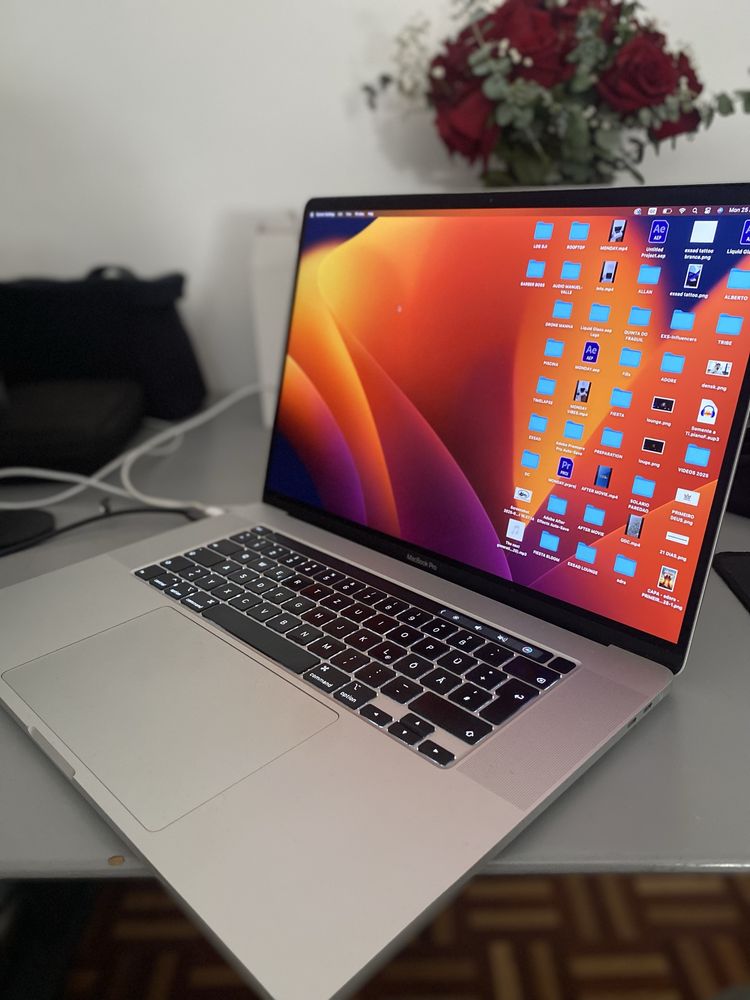 Macbook Pro 16,3 16RAM 1TB
