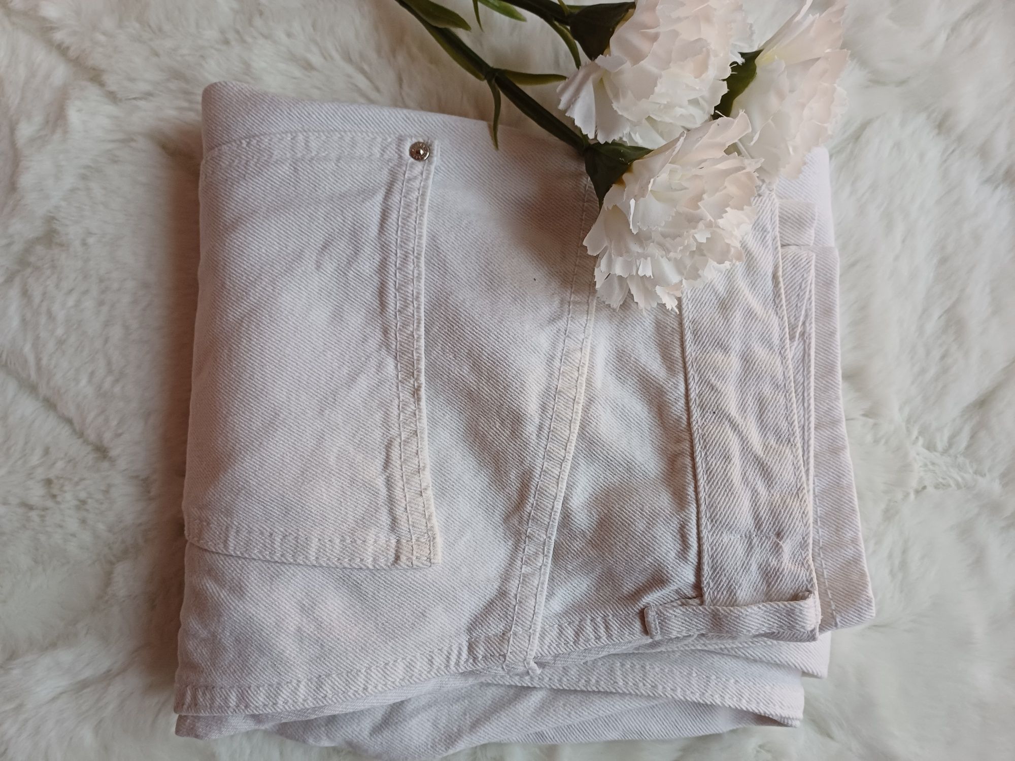 Białe mom fit 34