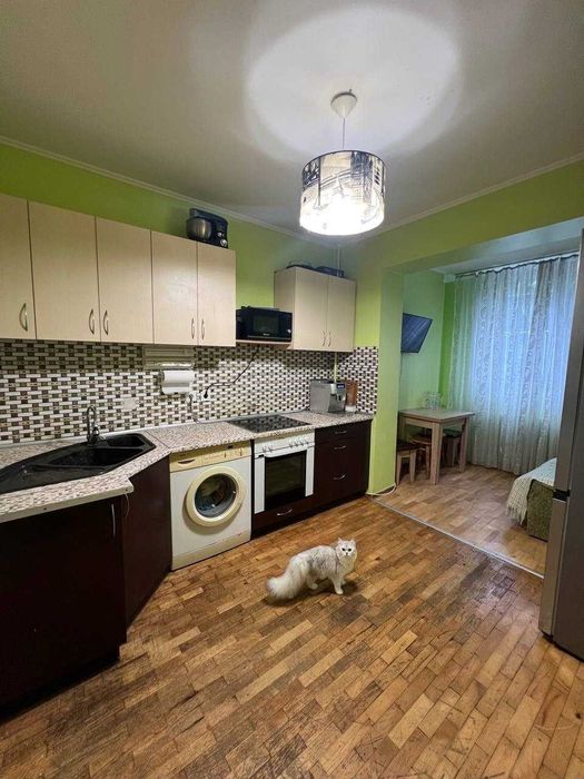 В продаже трехкомнатная квартира на Черемушках.