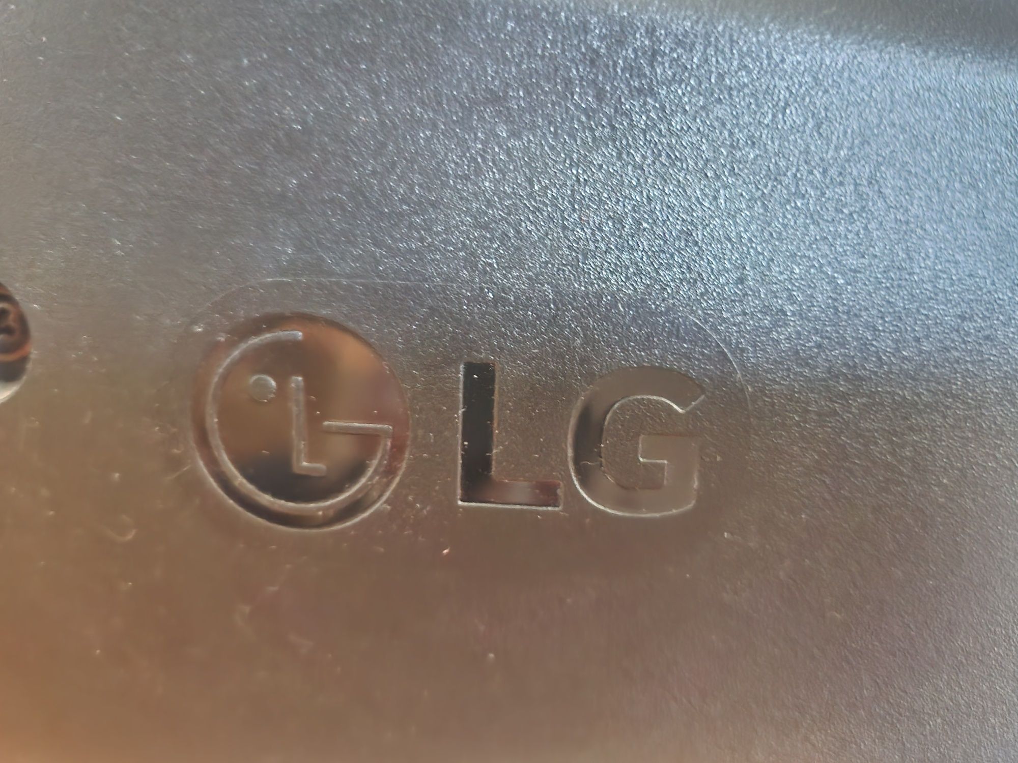 Monitor LG 24MP48HQ z ładowarką
