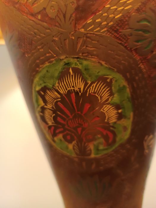 Lampa stojąca stolikowa  z mosiądzu z orientalnym ornamentem.