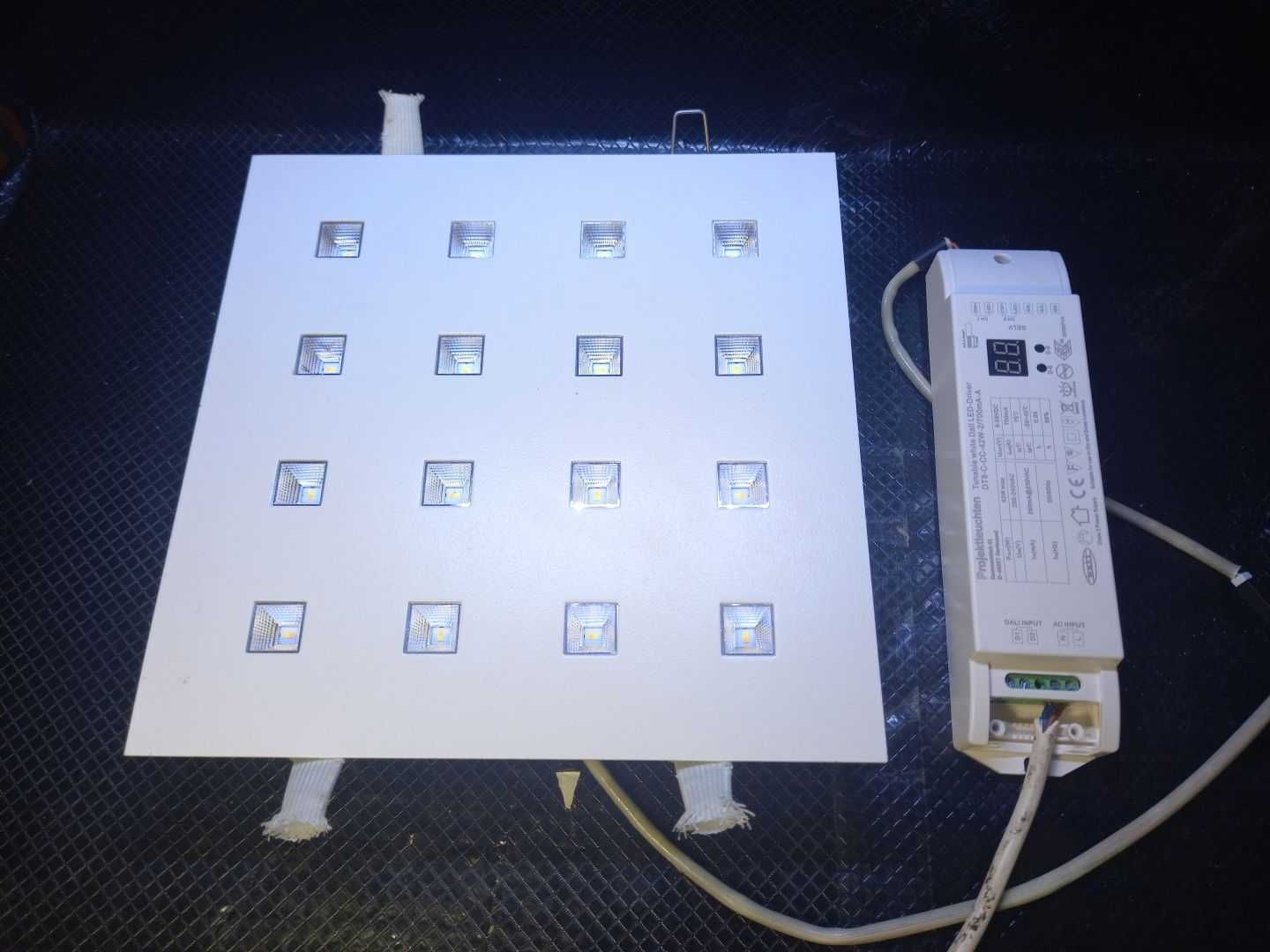 Panel oświetleniowy LED - 16 diod - natynkowy - z zasilaczem