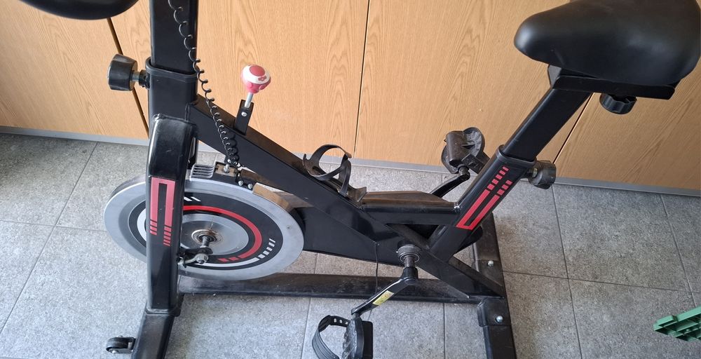 Vende se bicicleta estática