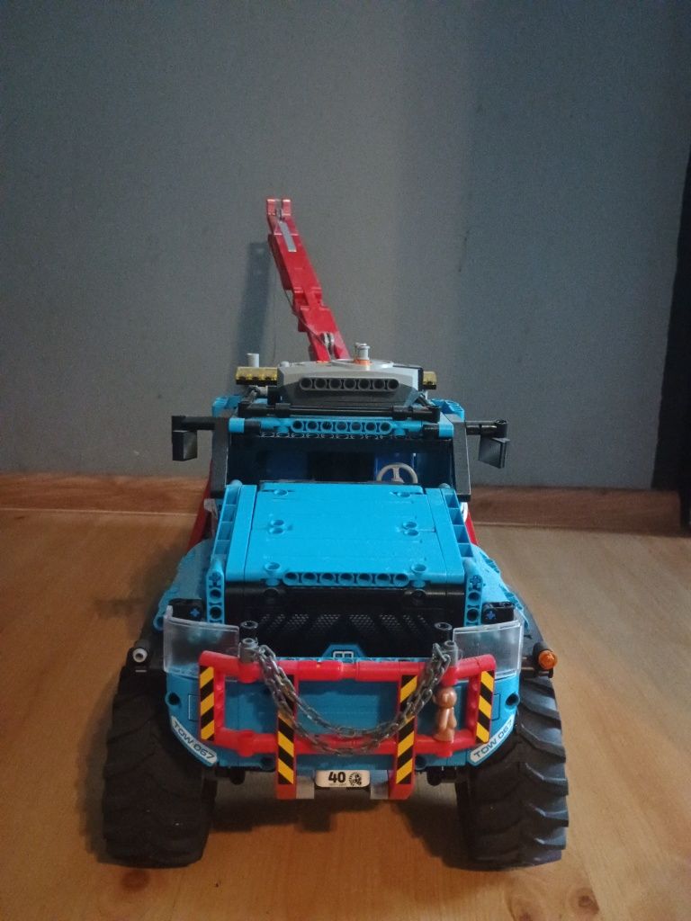 LEGO Technic - 42070 Terenowy holownik 6x6