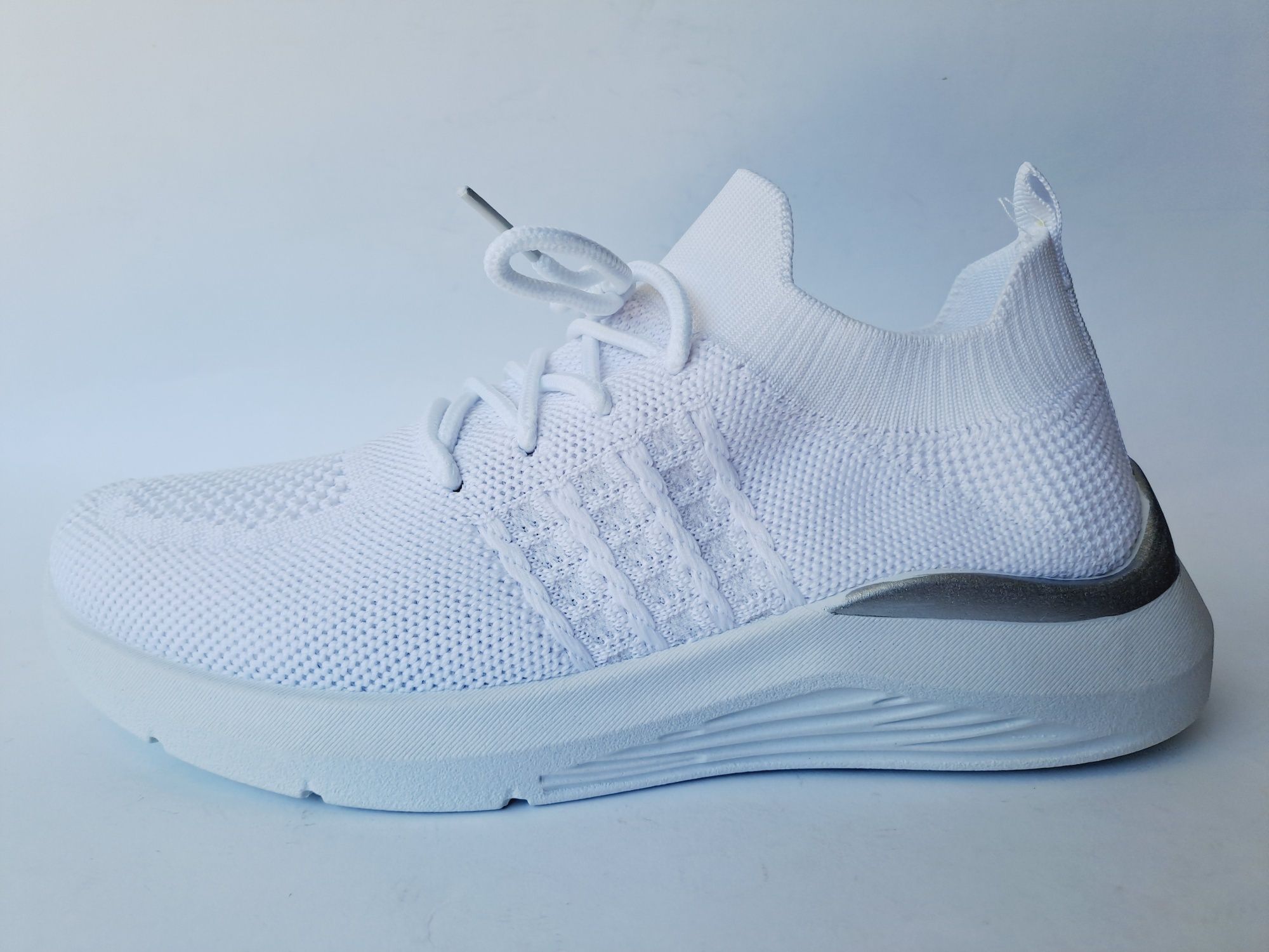 Buty sportowe, trampki, slip-on, białe wiązane 36,37,38,39