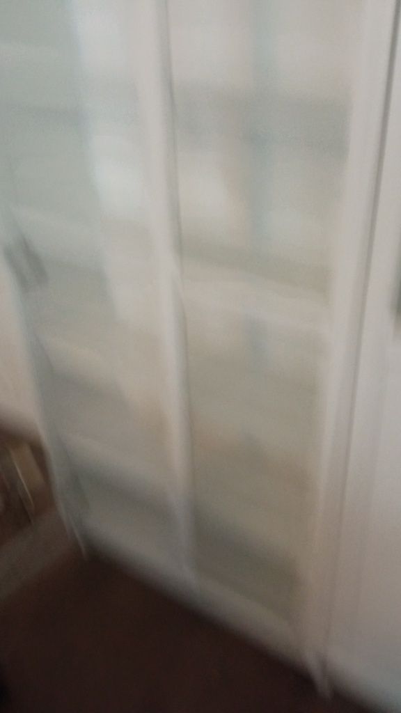 Białe regał z Ikea