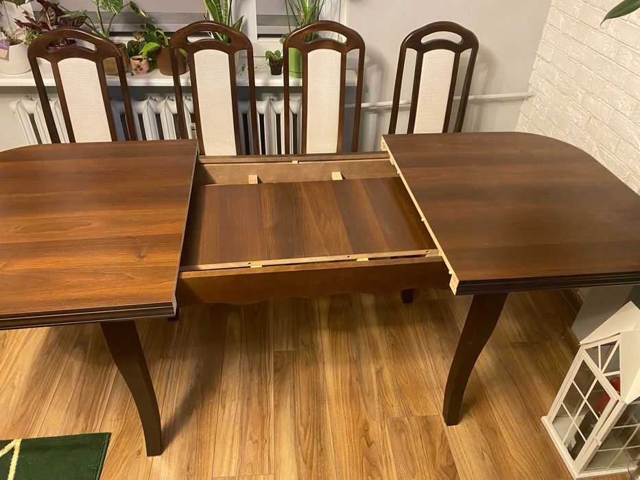 Sprzedam solidny rozkładany stół z kompletem 6 krzeseł
