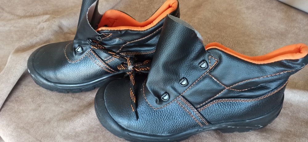 Робочі ботинки з метноском