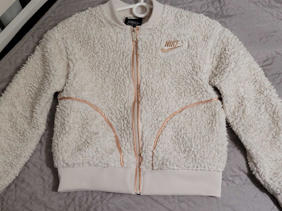 Kurtka Nike 140/146 bluza bomberka baranek