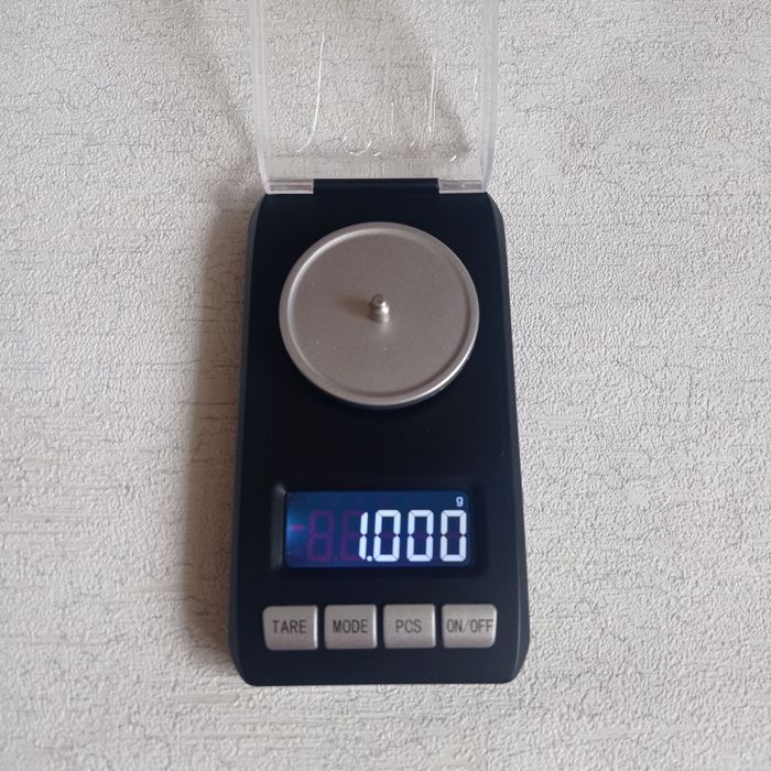 Весы ювелирные точность 0.001 до 20 грамм