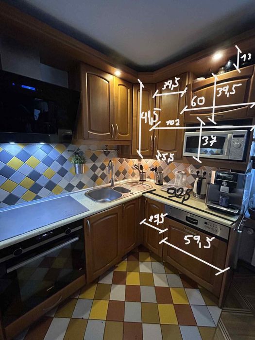 Meble kuchenne ze zmywarka i okapem