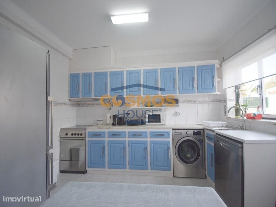 Moradia T2 com Garagem Fechada, Terraço e Churrasqueira - São Martinho