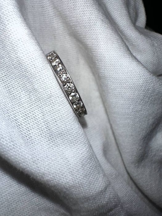 Продам кольцо с диамантами