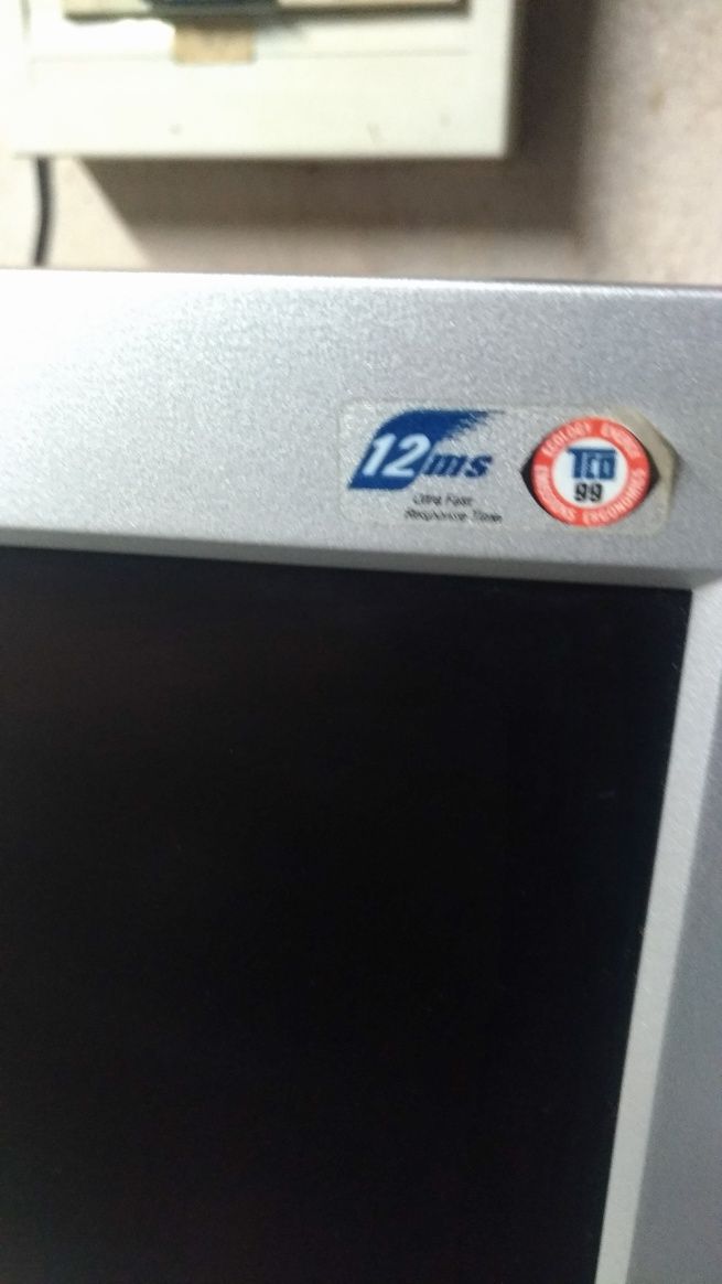 L G Flatron  TFT LCD  Monitor