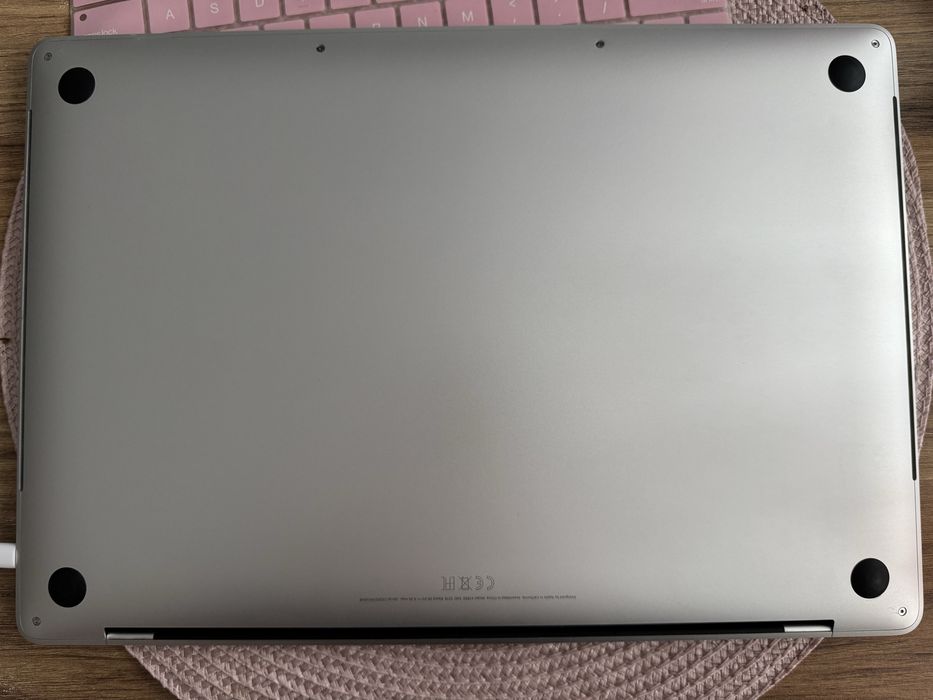 MacBook Pro 15” 2018/ i7/ 16GB/ 512GB SSD. 21 Cykli ładowań