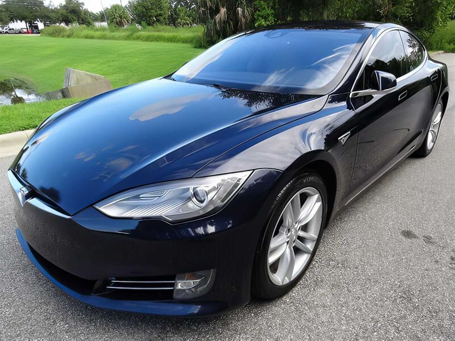 Tesla Model S      2015