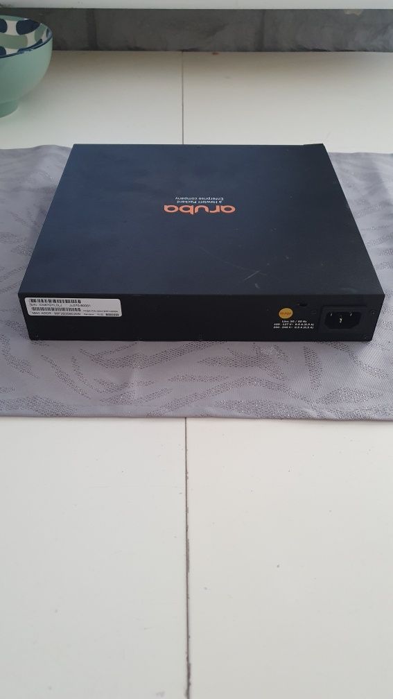 HPE Aruba 2530-8-PoE+ Internal PS Switch JL070A