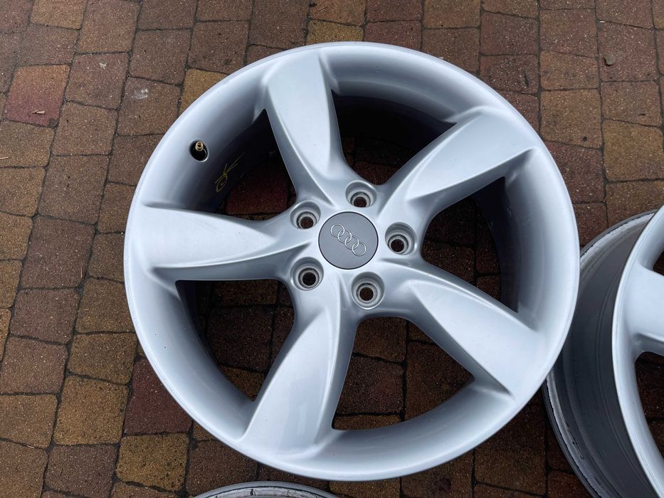 3619. Alufelgi 17" Audi A3 8V oryginalne 6.5J ET43 5x112 proste