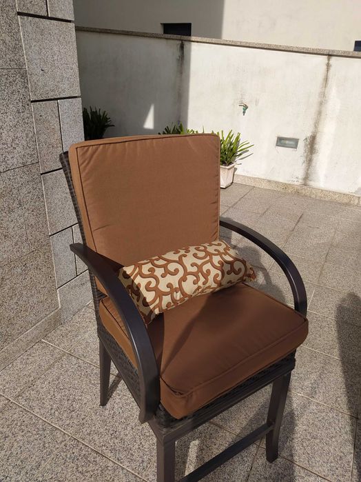 Conjunto mesa e cadeiras jardim