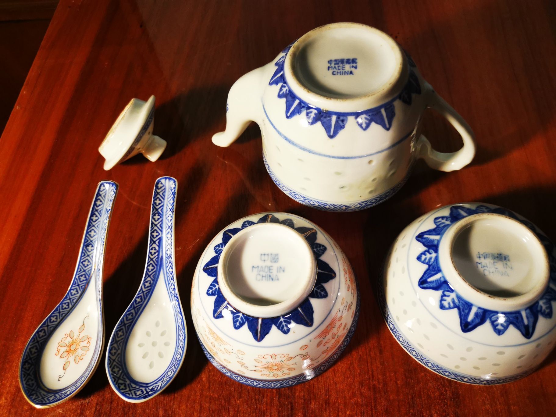Porcelana ryżowa 2szt miseczki do zupy 2x łyżeczki imbryk