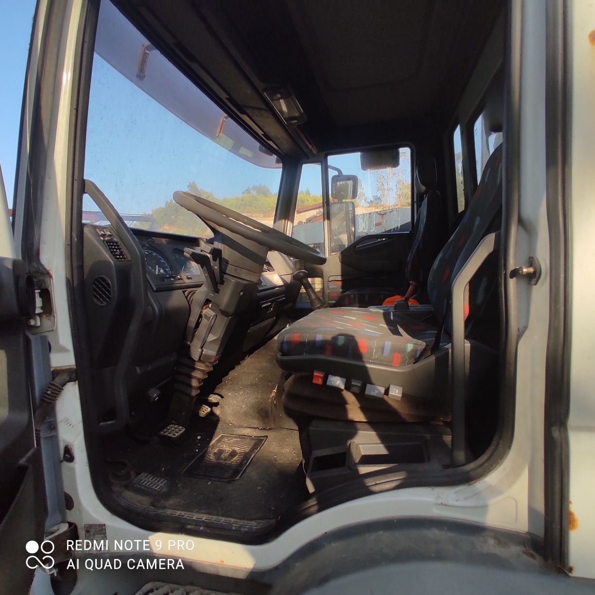 Iveco 12e180 com caixa térmica