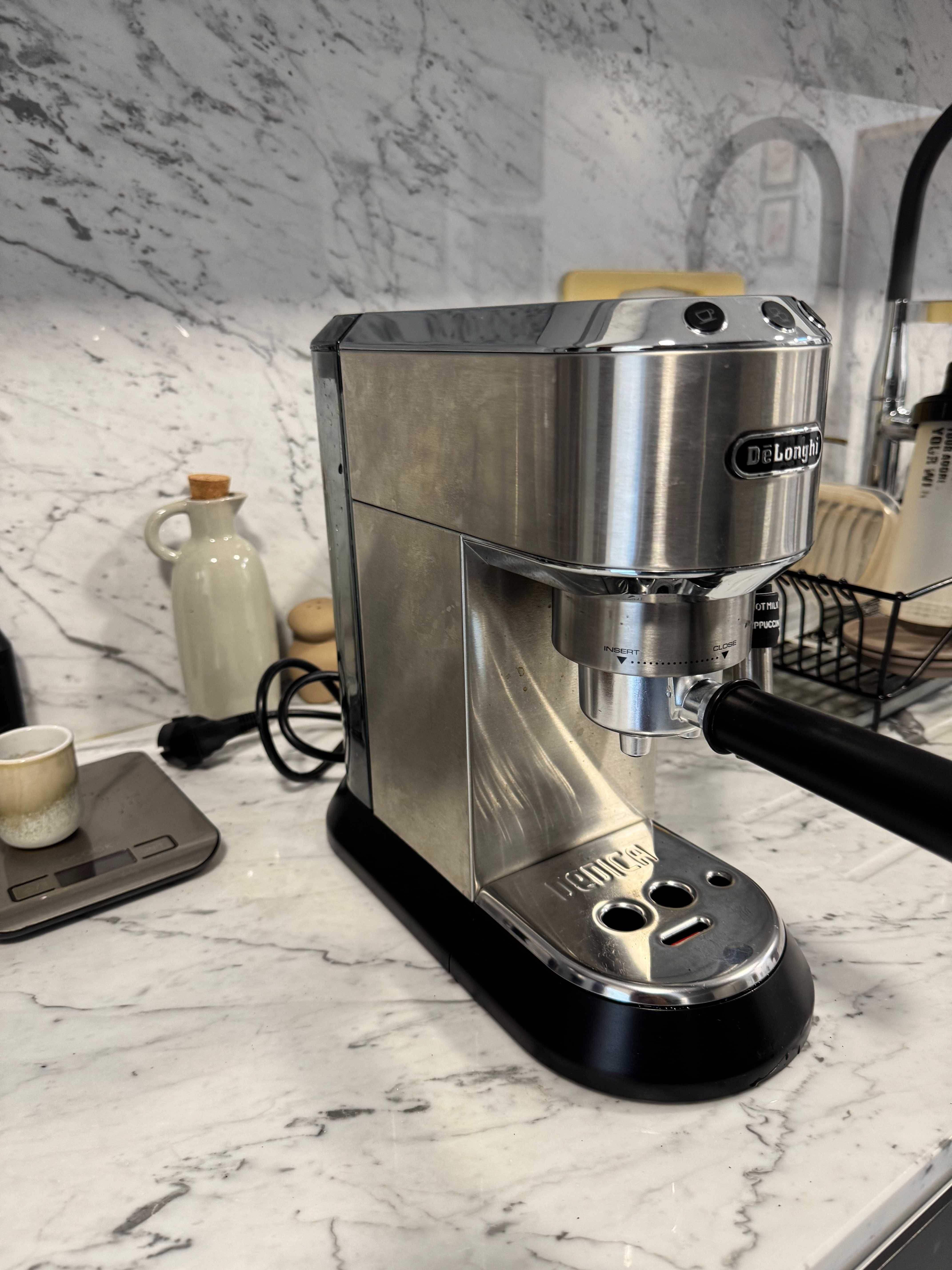 Máquina de Café DeLonghi Dedica EC685 - Excelente estado