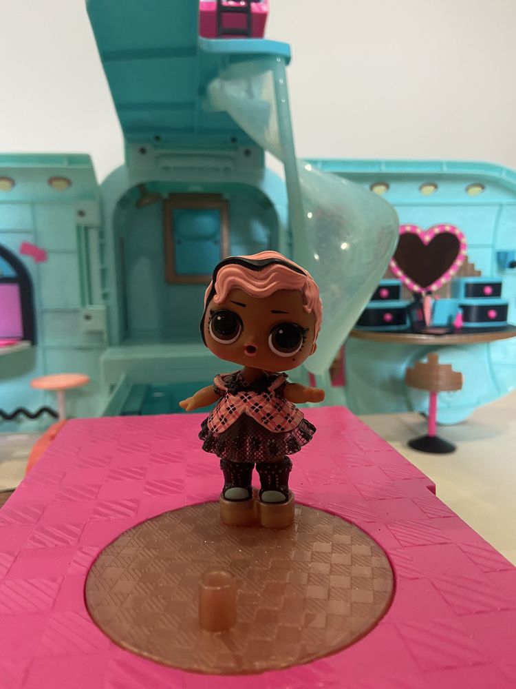 L.O.L surprise Glamper 2 in 1