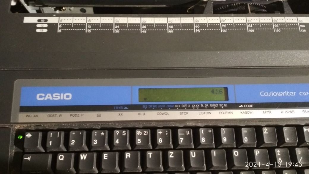 Elektryczna maszyna do pisania firmy Casio cw-600.